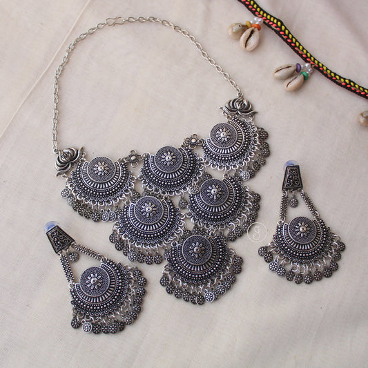 Arabic Design Triangle Shaped Necklace Set