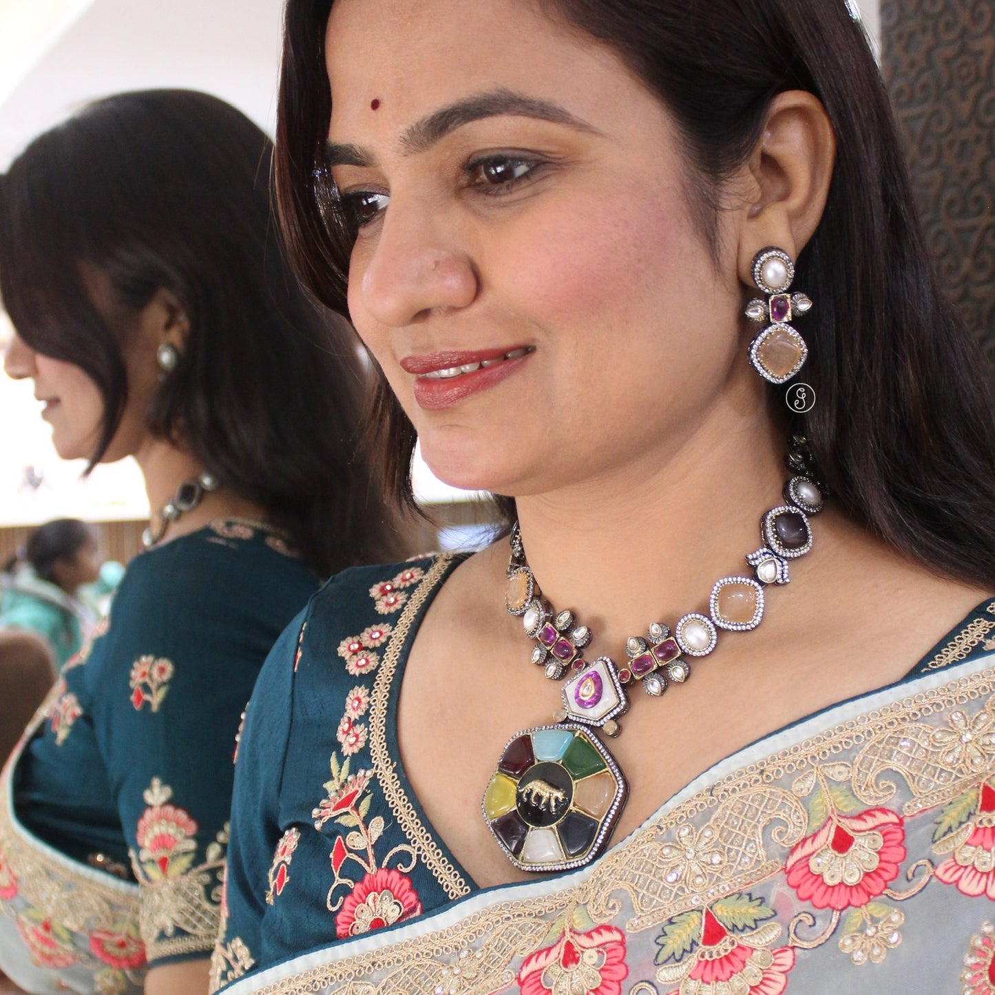 Exquisite Multi-Stones Embedded Necklace Set