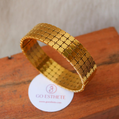 Stunning Golden Stainless Steel Anti-Tarnish Bracelet