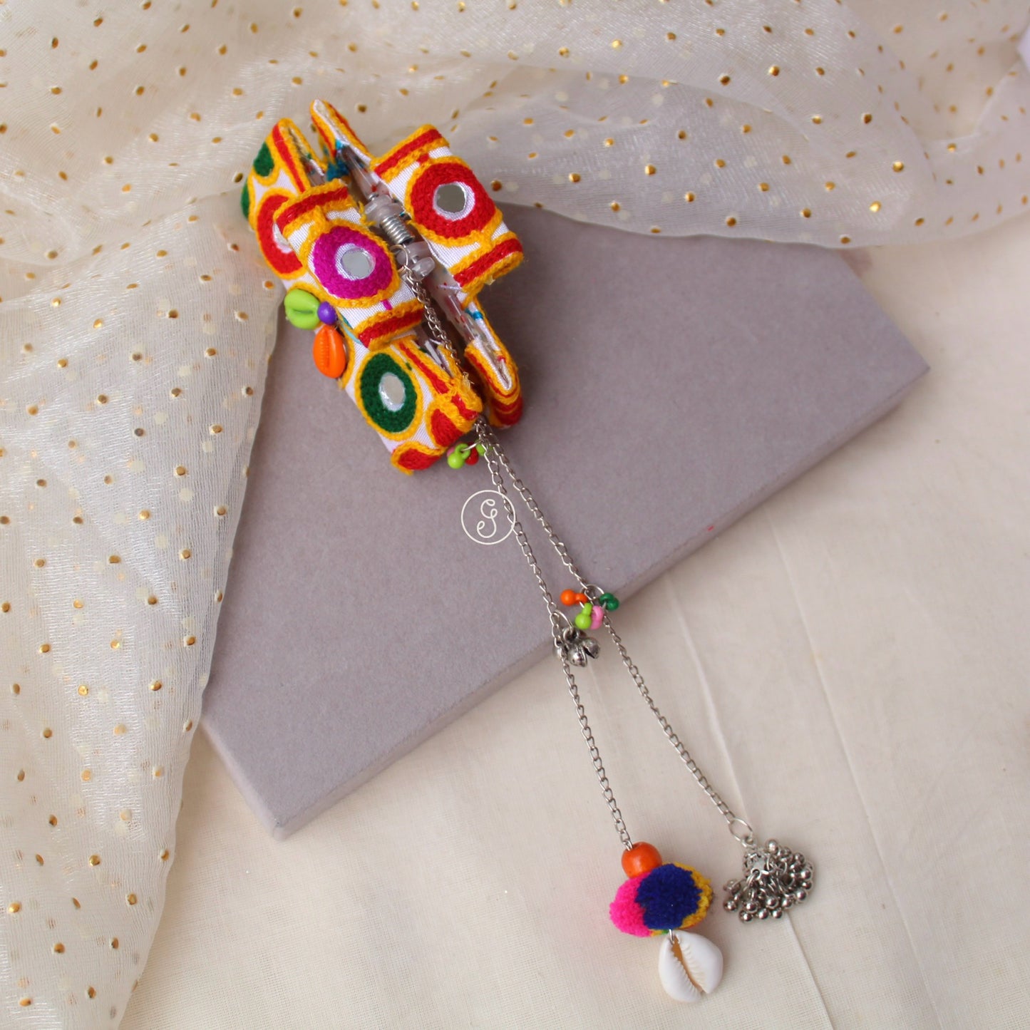 Colourful Gamthi Style Hair-Clutcher