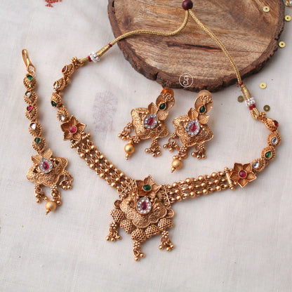 Antique Golden Necklace Set With Tika