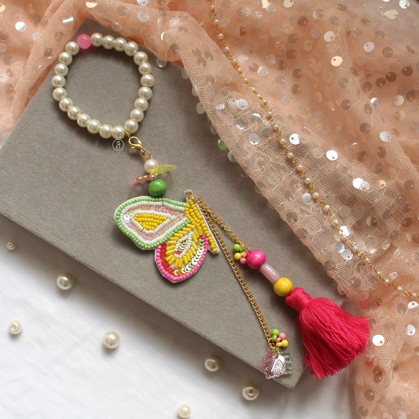 Stretchable Pearl Bracelet with Detachable Charm