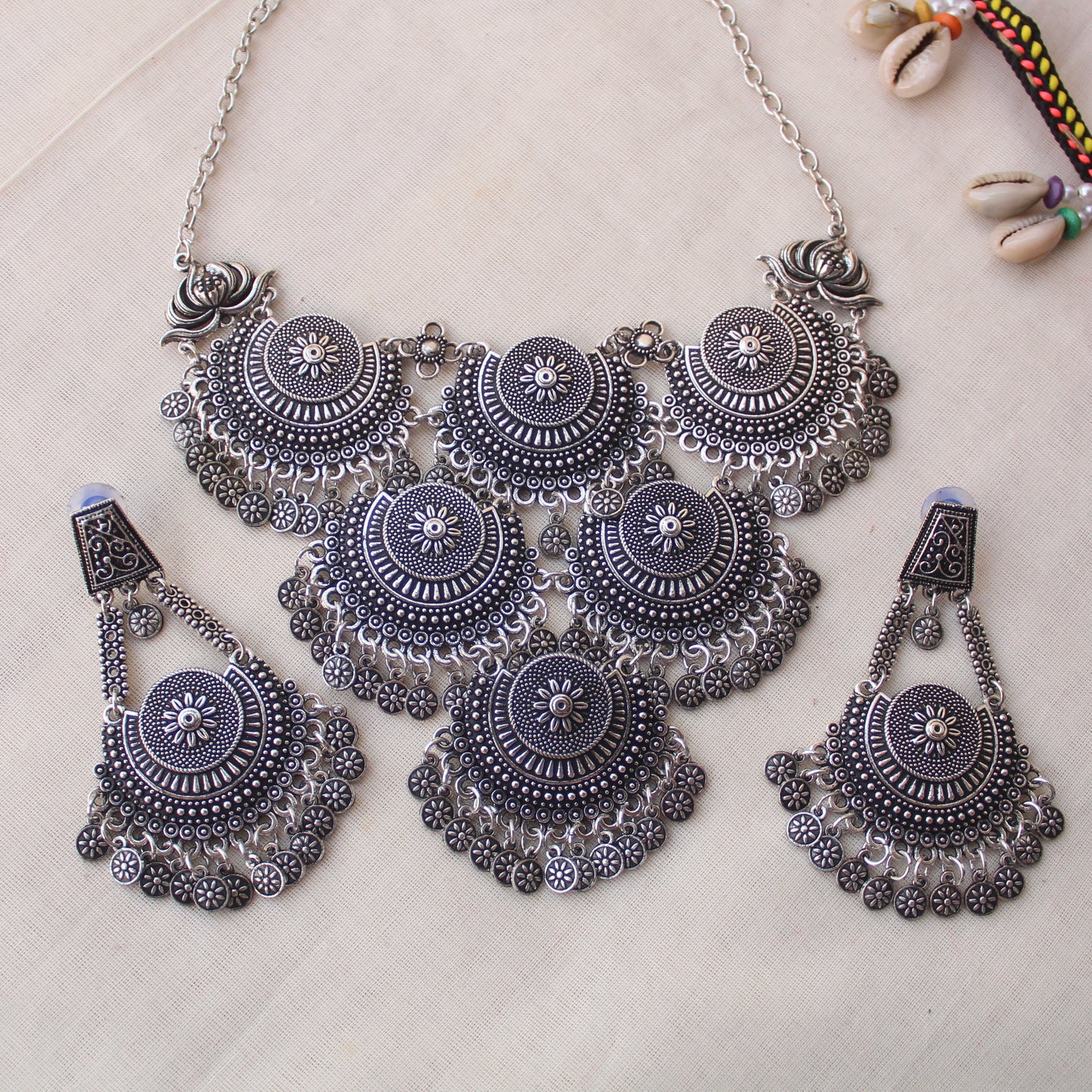 Arabic Design Triangle Shaped Necklace Set