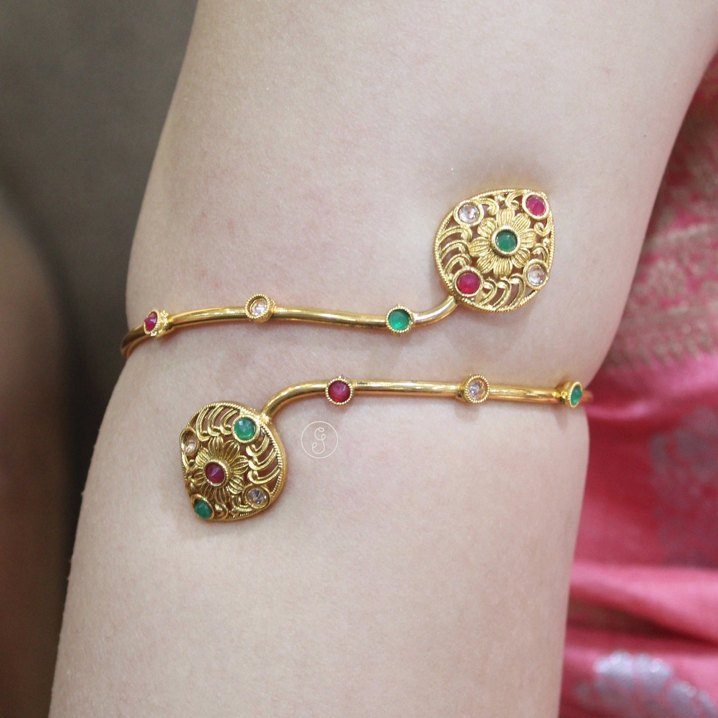 Elegant Golden Adjustable Armlet