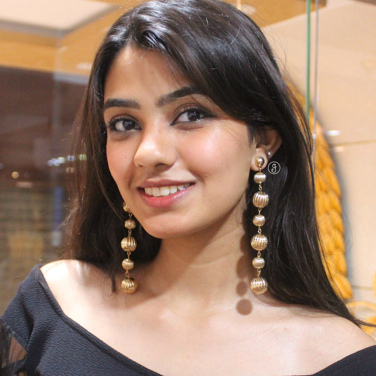 Stunning Celebs Inspired Long Golden Earrings