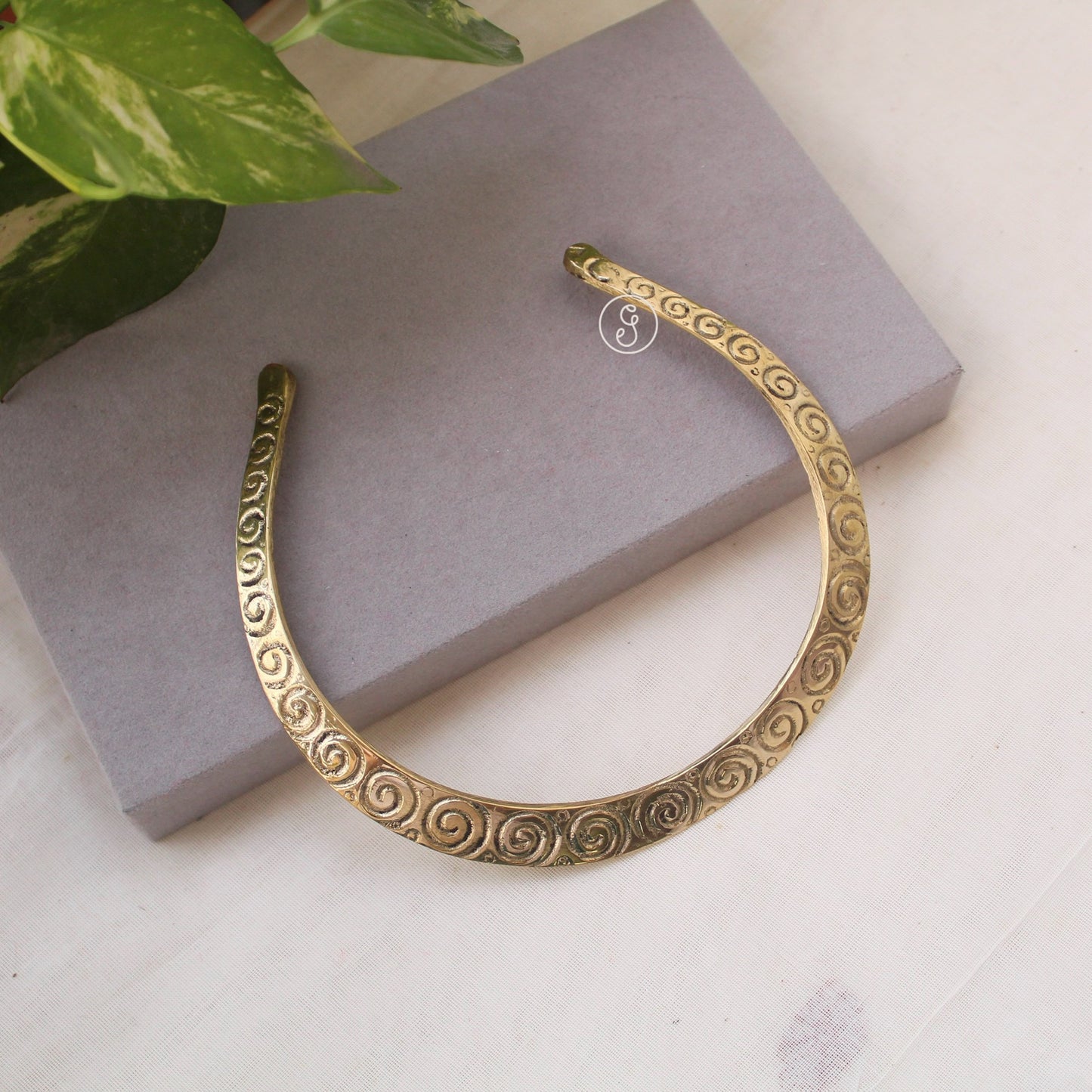 Beautifully Carved Round Hasli Choker