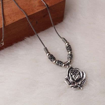 Fabulous Flower Design Chain-Pendant