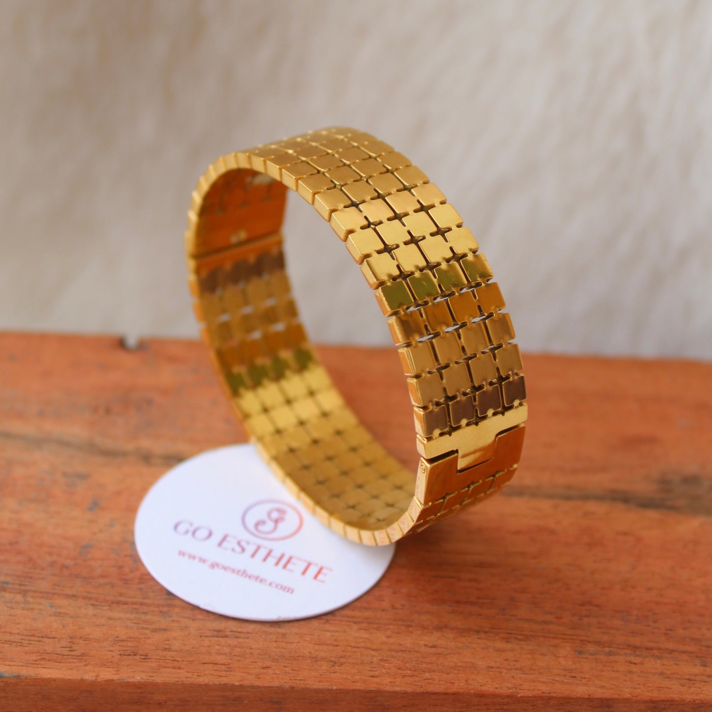 Stunning Golden Stainless Steel Anti-Tarnish Bracelet