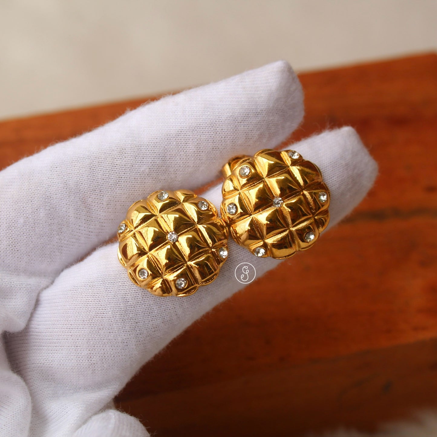 Stunning Golden Anti-Tarnish Studs